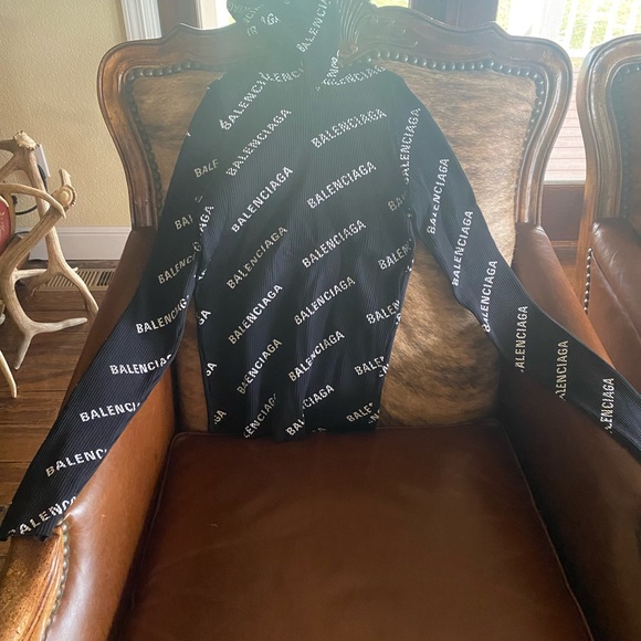 Balenciaga logo hooded turtleneck size XL - Picture 6 of 7